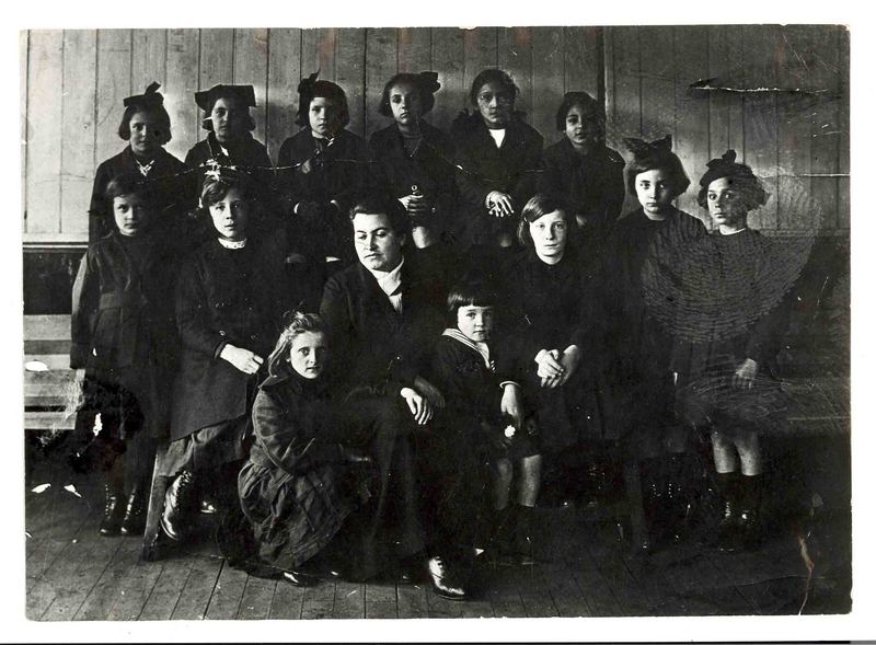 [Alumnas del Liceo de Punta Arenas]  [fotografía].