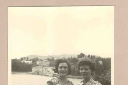 [Doris Dana y Gilda Péndola en Rapallo]  [fotografía].