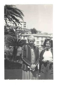 [Gabriela Mistral y Susanne Pfeffer en Nápoles]  [fotografía].