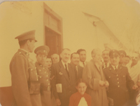 [Gabriela Mistral junto a autoridades a su llegada a Vicuña]  [fotografía].