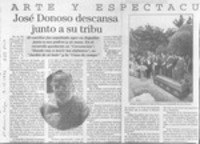 José Donoso descansa junto a su tribu  [artículo].