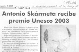 Antonio Skármeta recibe premio Unesco 2003.