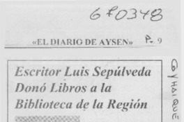 Escritor Luis Sepúlveda donó libros a la Biblioteca de la Región.