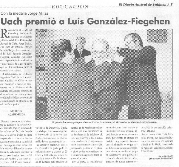 Uach premió a Luis González-Fieghen