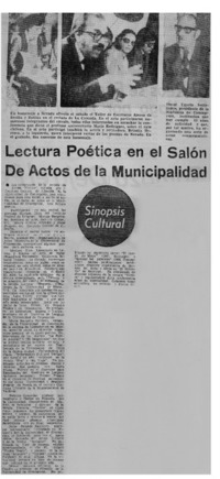 Lectura poética en el salón de actos de la municipalidad.