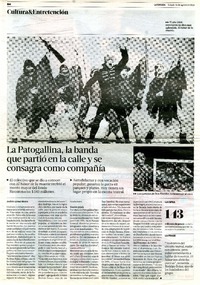 La Patogallina, la banda que partió en la calle y se consagra como compañía  [artículo] Andrés Gómez Bravo.
