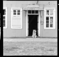 [Calles y casa de la isla] : Chiloé 1973
