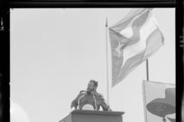 [Líder cubano habla desde un podium] : Fidel Castro Ruiz en Huachipato