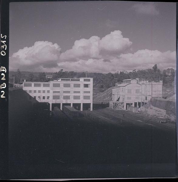 [Vista exterior de edificios de la Compañía Carbonífera y de Fundición Schwager]