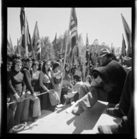[Junto a estudiantes y mineros] : Fidel Castro Ruiz en Huachipato, Concepción