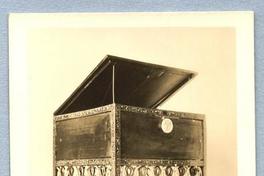 A casket upon a start 038 Tutankhamen series.