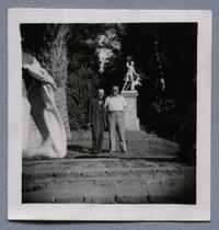 [Guillermo Feliú Cruz y Sigfrido A. Radzelli en el Parque Peñalolén de Santiago, Enero 1949]