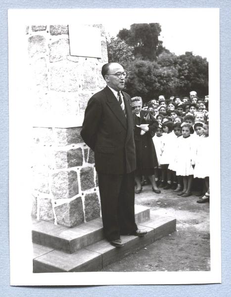 [Inauguración de monolito de José Toribio Medina, en Av. Barros Luco, año 1952]