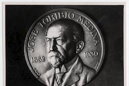 [Medalla con retrato de José Toribio Medina]