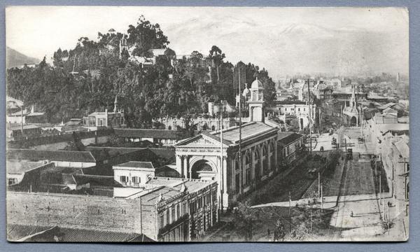 [Alameda de las Delicias (hoy B. O'Higgins) frente a la calle Claras (hoy Mac Iver) en el año 1906]