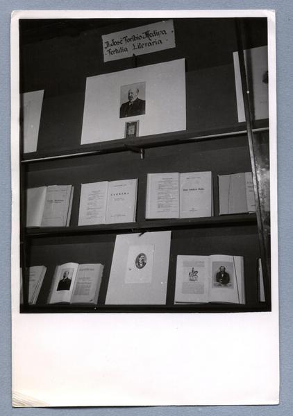 [Obras de don José Toribio Medina en exposición de 1952 en Biblioteca Nacional]