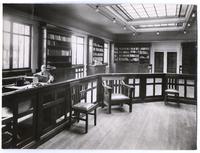 [Biblioteca Nacional 1922. Salones interiores, sección chilena]