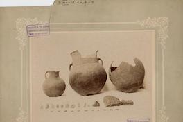 Excavaciones [arqueológicas[ en la Hacienda de Cauquenes: 3 grandes ollas que contenían restos de niños y fetos [cerámicas fragmentadas]