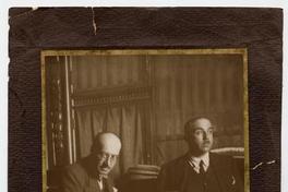 Guillermo Feliú Cruz y Luis Aldunate, de pie, Luis Galdames sentado; [Sala Ercilla, Biblioteca Nacional]