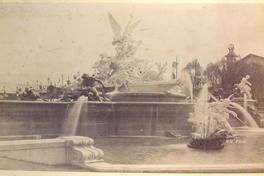 [Album de la Exposición Universal de París de 1889 : Fontana monumental, obra del arquitecto Fromigé y del escultor M. Coutan, en el campo de Marte]