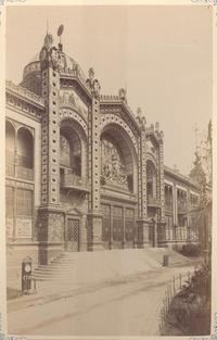 [Album de la Exposición Universal de París de 1889 : Puerta de entrada al pabellón de Argentina, diseñado por el arquitecto francés Albert Ballú]