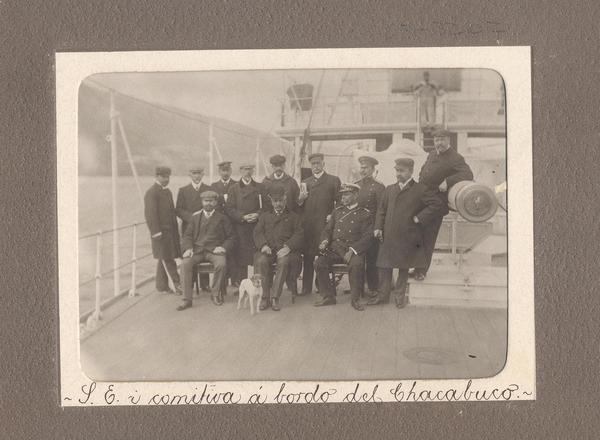 S.E. i comitiva á bordo del Chacabuco