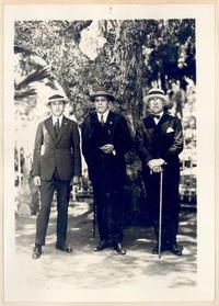 [Manuel Araya Valverde (al centro), Francisco Espinoza y Ernest Waschendorff, Secretario y vicepresidente del Comité de Arica]