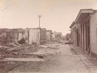 [Restos de la ciudad de Tacna, calle desolada, después de Batalla de Chorrillos : 13 de enero de 1881]