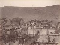 [Restos de la ciudad de Tacna, construcciones destruidas, de fondo se ven los cerros; después de la Batalla de Chorrillos : 13 de enero de 1881]