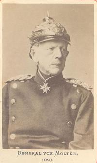 [Helmuth Karl Bernhard Conde von Moltke, retrato de medio cuerpo con uniforme]