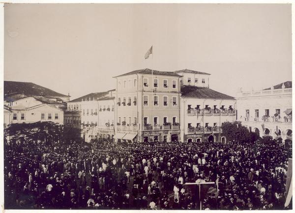 [Ejercicios militares, al salir de la Plaza de Consejo, Salvador de Bahía, 23 de julio de 1902